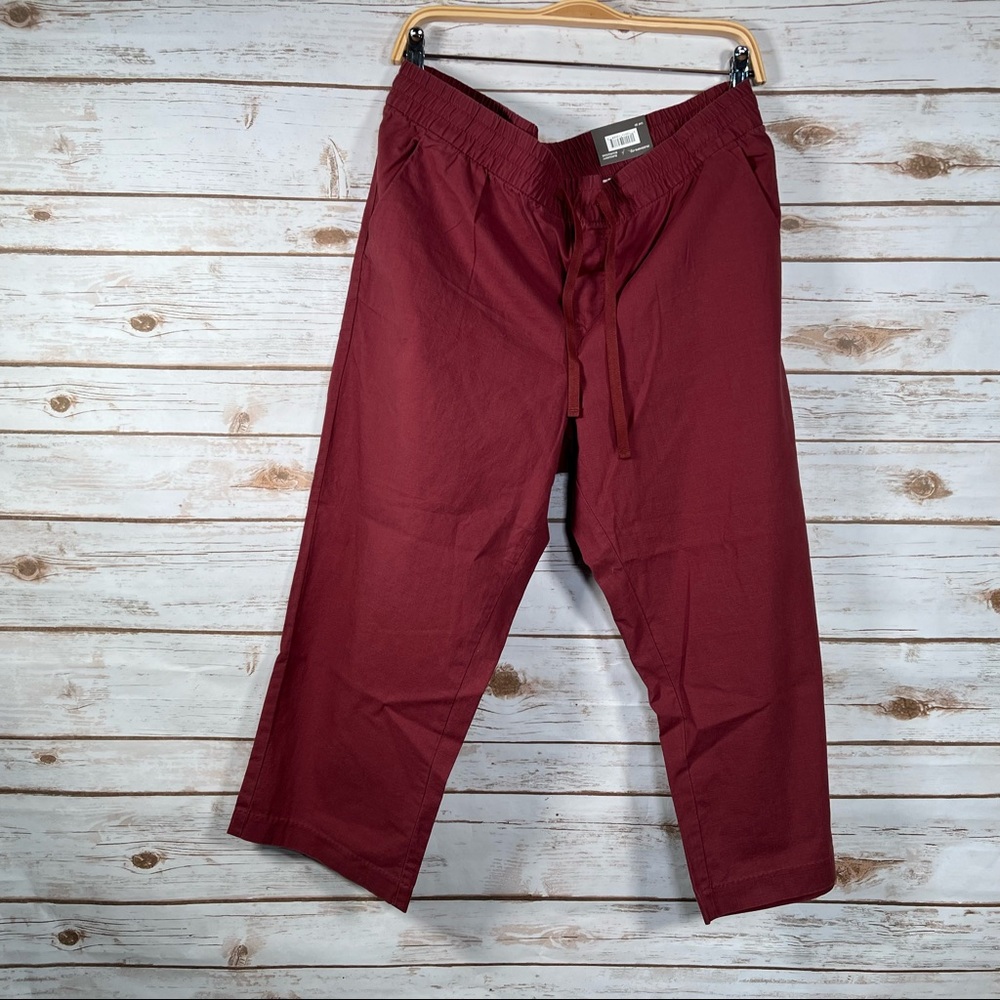 NWT Denver Hayes Maroon/ Burgundy Mid Rise Capris | Size Large